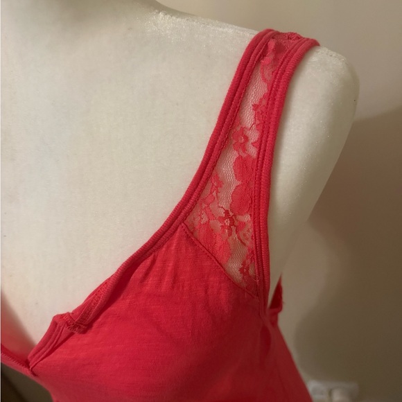 Express Tank Top - Picture 2 of 5